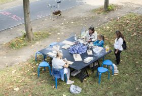 Fast 1 Tonne Ton – Reenactment des Projektes „Landschaffen“ mit der Bremer Bildhauerin Martina Benz und kleinen und großen Besucherinnen